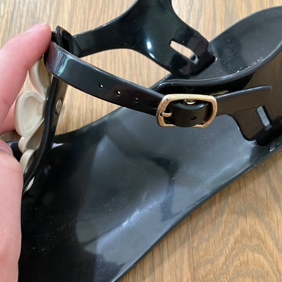 Kate Spade New York Women's Black White Floral Jelly Thong Buckle Sandals - Picture 6 of 8